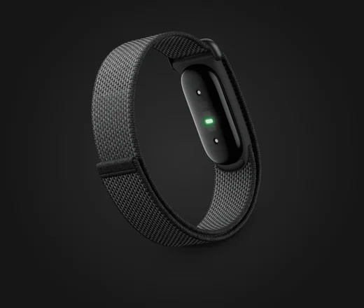 Google Fitbit Air mit Armband in Obsidian, Ansicht mit Sensor