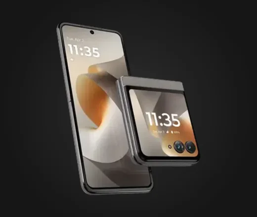Motorola razr 70 in Hematite, aufgeklappt und geschlossen